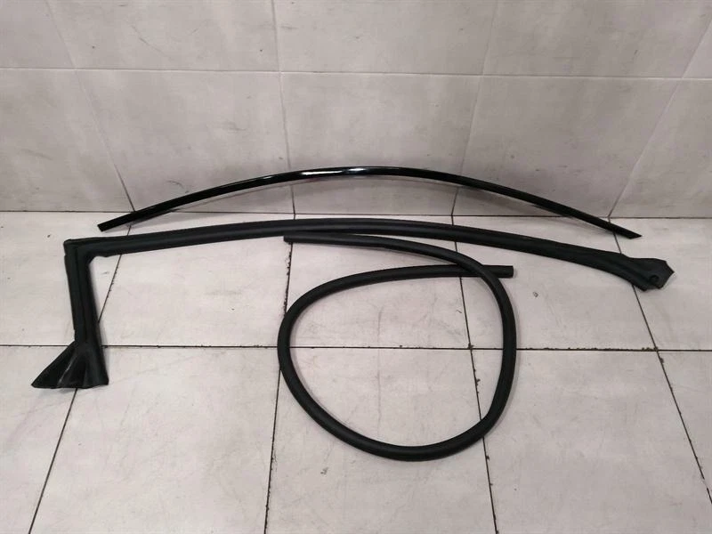 FORD MUSTANG MK6 S550 FRH Door Moulding FR3B-6302564-CA Vorne Rechts Tur Leiste
