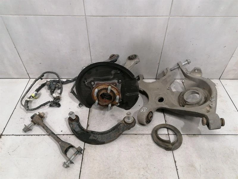 FORD MUSTANG MK6 S550 Right Rear Hub FR3Z-5B758-J Radlagergehäuse Hinten Rechts