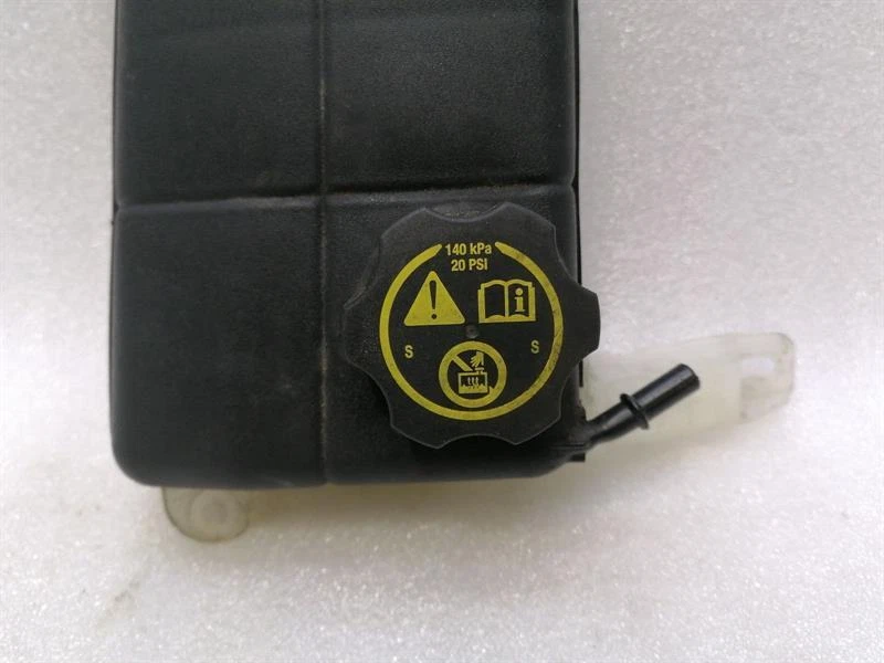 CHEVROLET CORVETTE C7 Z51 Expansion Tank 22786835 Ausgleichbehälter Kühlwasser - Image 2