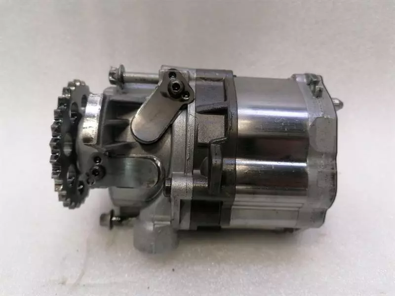 MERCEDES CLS C257 W257 Oil Pump A6541802501  Ölpumpe Ölzusatzpumpe