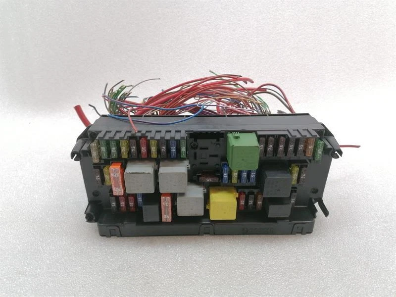 MERCEDES C Class W204 Fuse Box A2129005812 Sicherungskasten SAM