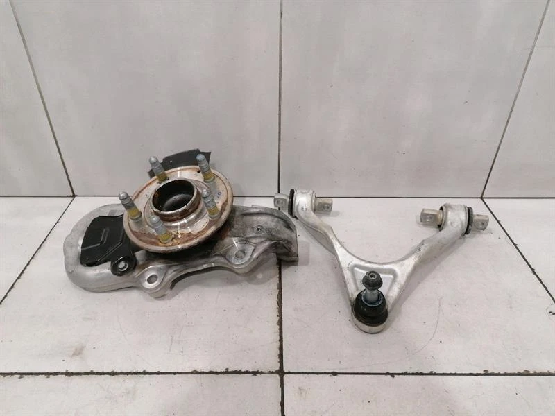 CHEVROLET CORVETTE C8 Left Front Hub 84612177 84831605 Radlagergehäuse Vorne Li