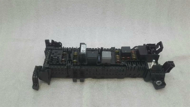 MERCEDES A Class W176 Fuse Box A2465400340 Sicherungskasten OM651