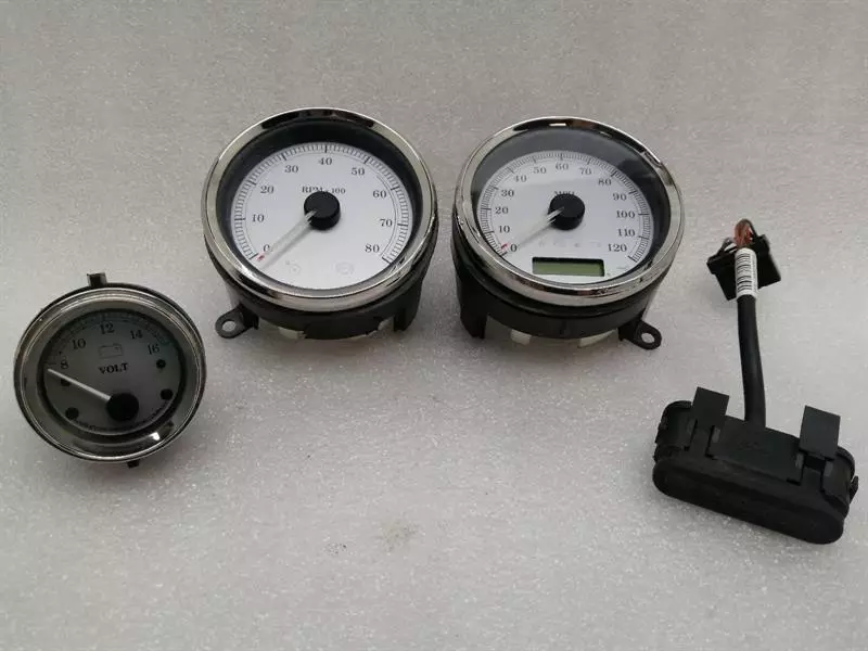 HARLEY-DAVIDSON STREET GLIDE FLHX Speedometer 67261-08 Instrument Cluster