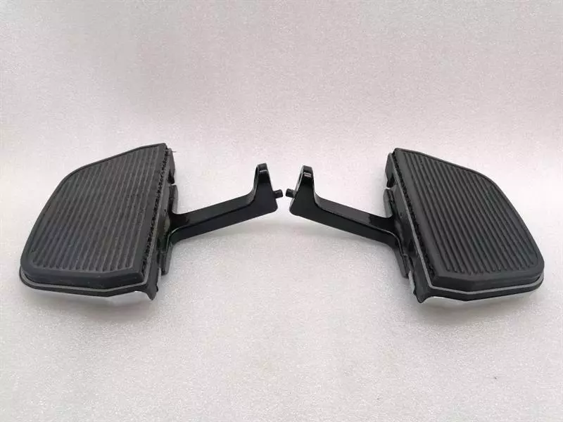 HARLEY-DAVIDSON ROAD GLIDE FLTR Passenger Foot Board set 50613-91A Halter