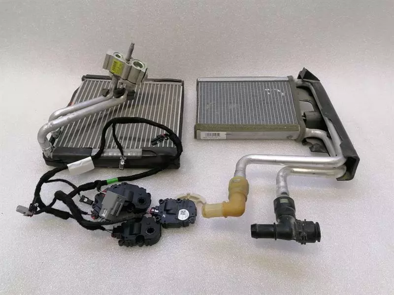 CHEVROLET CORVETTE C8 Heater Matrix 84815537 Wärmetauscher Heizungskühler