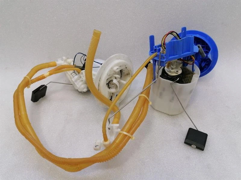 MERCEDES C63 Class W204 Fuel Pump Electric A2124703194 Kraftstoffpumpe AMG M156