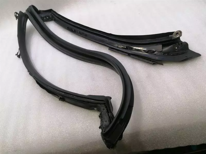 MERCEDES SL R231 Windshield Seal A2317200078 Dichtung Windschutz Cabrio