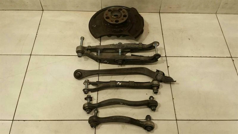 MERCEDES W219 CLS55 AMG Left Rear Hub A2113504508 Radlagergehäuse Hinten Links
