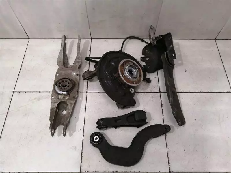 MERCEDES A Class W177 A35 AMG RRH Hub A1773502000 Radlagergehäuse Hinten Rechts