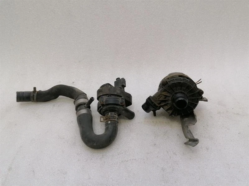 MERCEDES C Class W205 Additional cooling pump A0005002300 Kühlmittelpumpe Pumpe