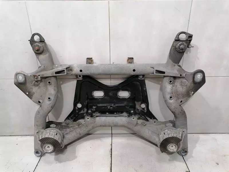MERCEDES C Class W204 Beam Subframe Front A2046281057 Vorderachsträger