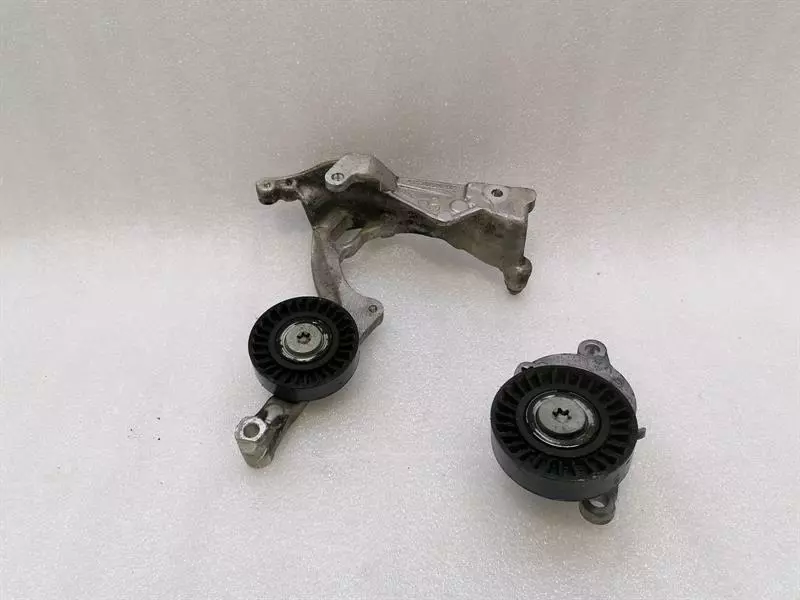 MERCEDES C Class W205 C63 AMG M177 Riemenspanner A1772420200 Pulley