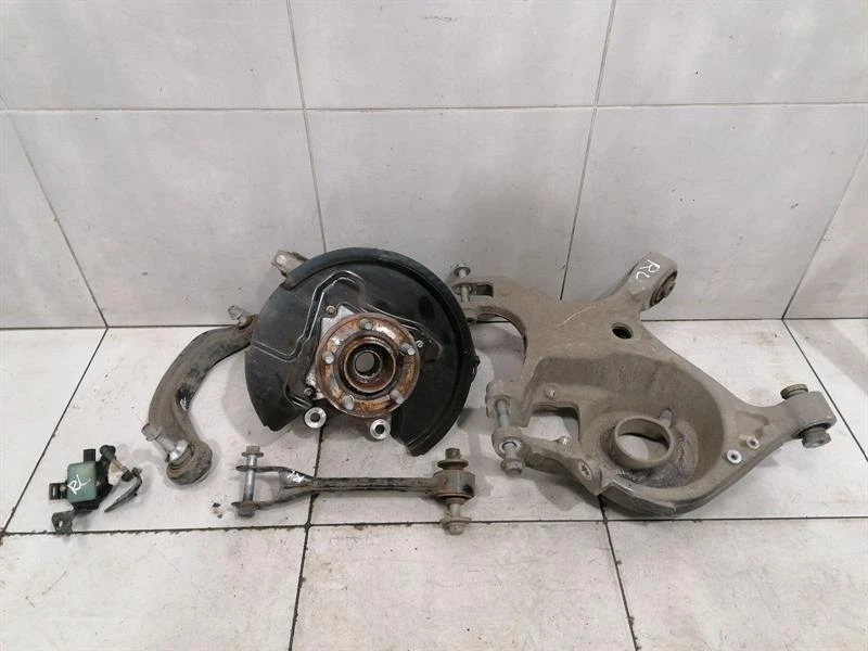 FORD MUSTANG MK6 S550 Left Rear Hub FR3Z-5B759-J Radlagergehäuse Hinten Links