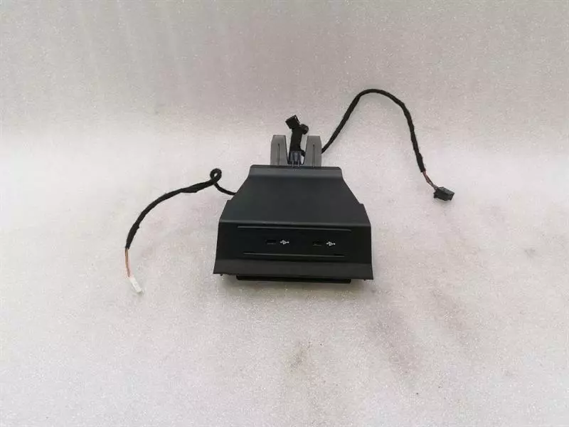 MERCEDES A Class W177 USB Port module A2478204002 Steuergerät