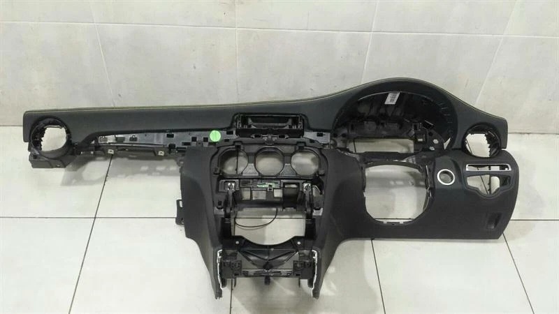 MERCEDES W205 RHD Dashboard A2056805500 Rechtslenker C63 AMG Edition 1 Leather