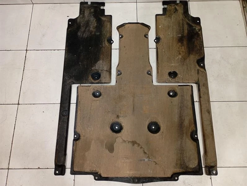 PORSCHE CAYMAN 718 GT4RS UNDERTRAY 99150460300 Unterbodenverkleidung
