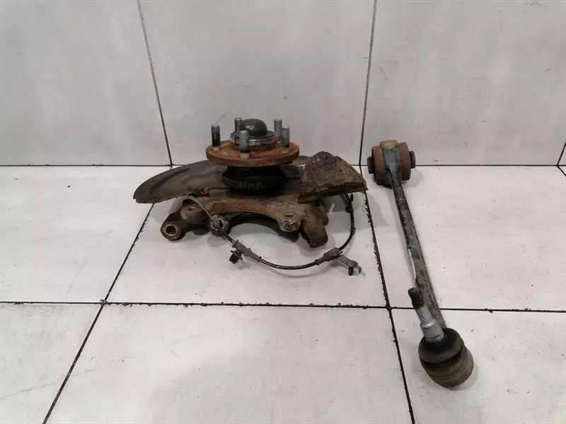 FORD MUSTANG MK6 S550 Right Front Hub FR3Z-3105-A Radlagergehäuse Vorne Rechts