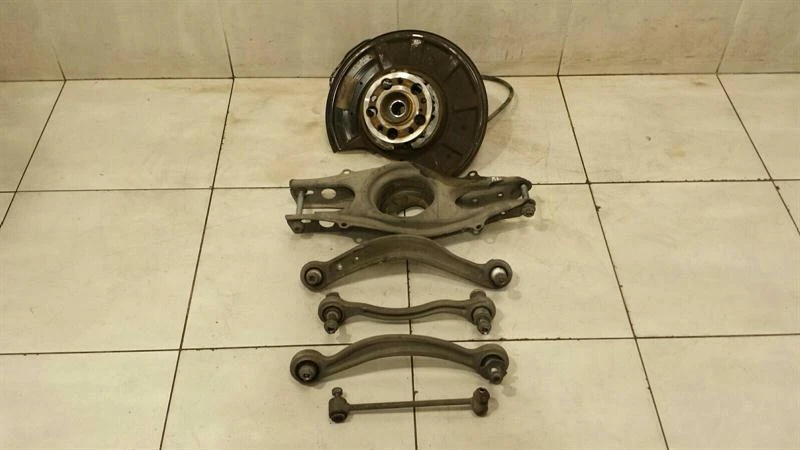 MERCEDES W212 Left Rear Hub A2123502108 Radlagergehäuse Hinten Links Satz AMG