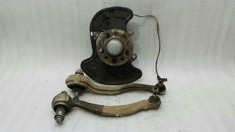 MERCEDES SLK R172 Left Front Hub A2043320101 Radlagergehäuse Vorne Links