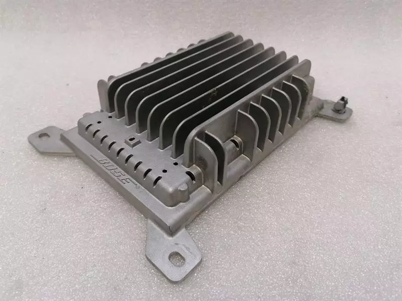 CHEVROLET CORVETTE C6 BOSE Amplifier 15270621 Verstärker .