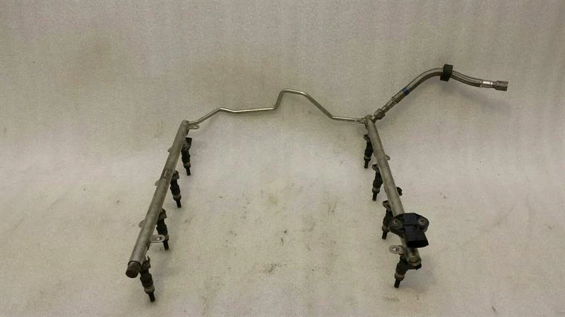MERCEDES W216 W221 Fuel Rail A1560701795 Einspritzleiste Rohr Verteiler M156 S63