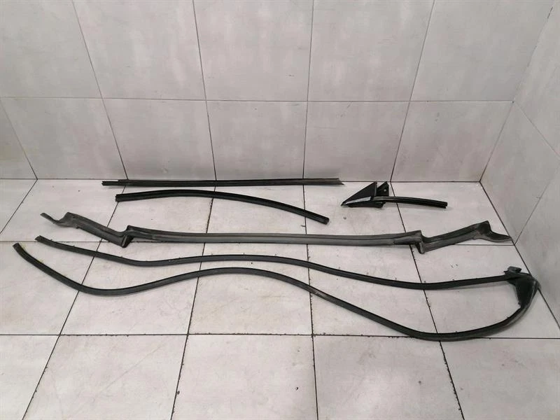 CHEVROLET CORVETTE C8 RH Door Seal 84688859 Türdichtungen  RECHTS RIGHT