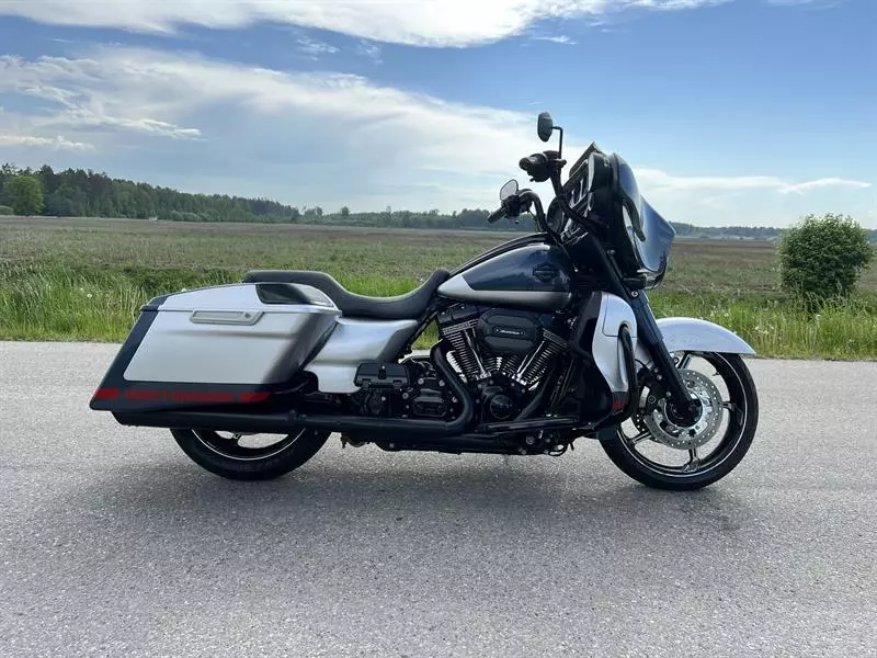 HARLEY-DAVIDSON 2016 CVO STREET GLIDE (FLHXSE)