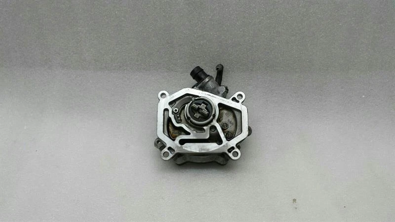 MERCEDES A45 AMG W176 Vakuumpumpe A1331800401 Vacuum Pump M133