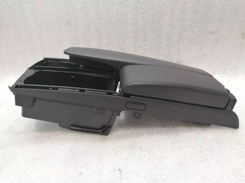 MERCEDES C63 AMG W204 RHD Armrest A2076800796 Rechtslenker Leather RHD