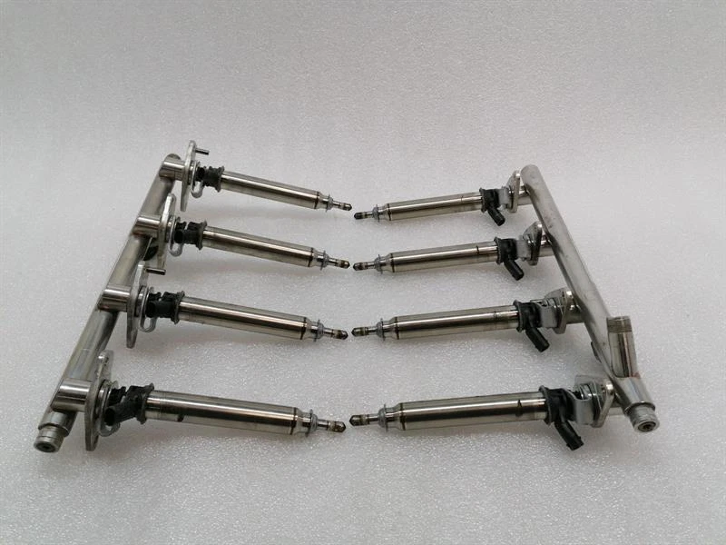 MERCEDES W205 C63 AMG Fuel Rail A2740701195 Einspritzleiste Einspritzdüse