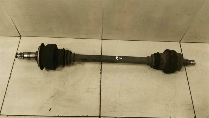 MERCEDES C63 AMG W204 Left Drive Shaft A2043501610 Antriebswelle Hinten Links