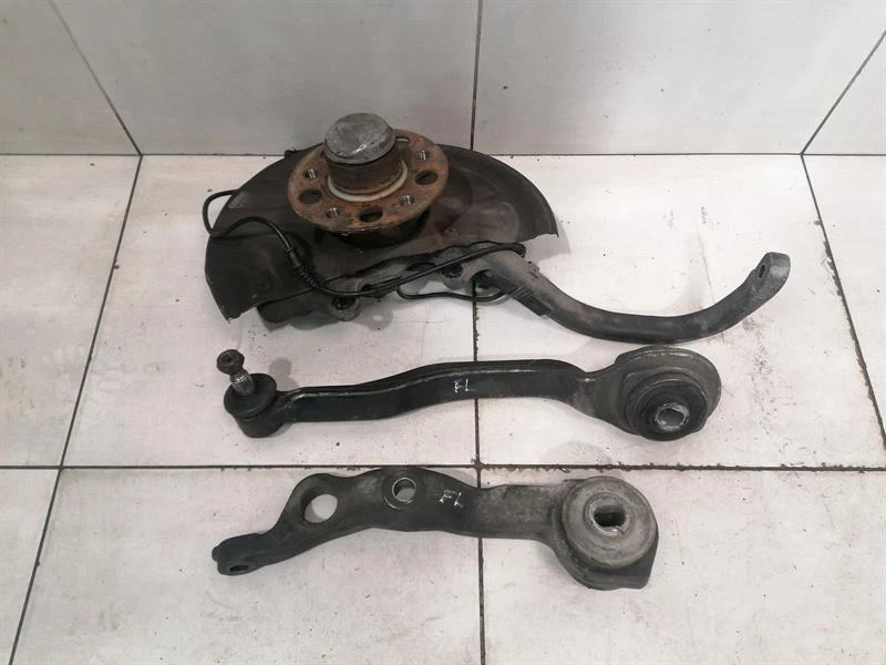 MERCEDES SL55 AMG R230 Left Front Hub A2113306620 Radlagergehäuse Vorne Links