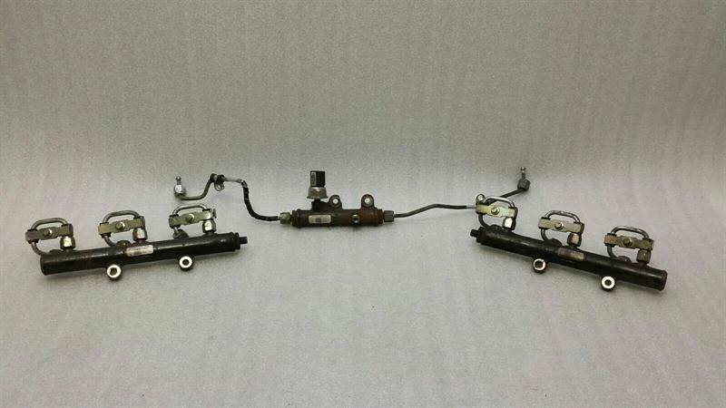 JAGUAR XJ X350 X358 Fuel Rail 4R8Q-9D280-AC Einspritzleiste Rohr Verteiler