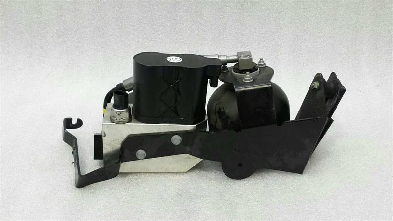 MERCEDES SL63 AMG R230 Rear ABC valve A2213201058 Hydraulikventil ABC Hinten