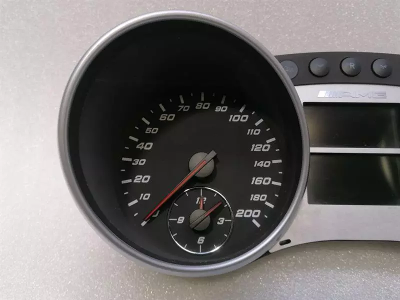 MERCEDES ML63 AMG V8 W164 Instrument cluster A1645401148 Speedometer 200MPH - Image 2