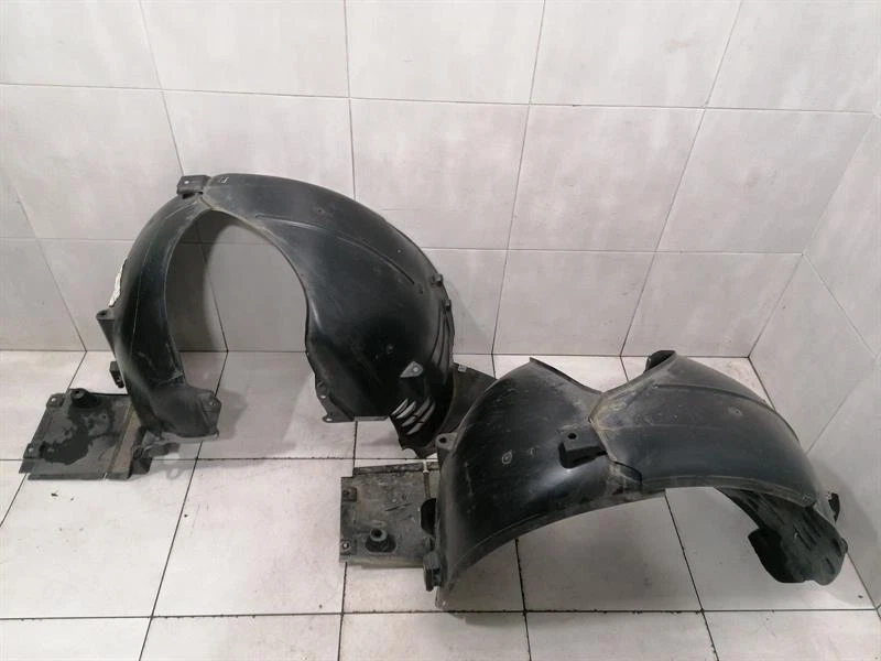 MERCEDES S-class W221 Wheel arch liner (plastic) A2216903130 RADLAUFABDECKUNG