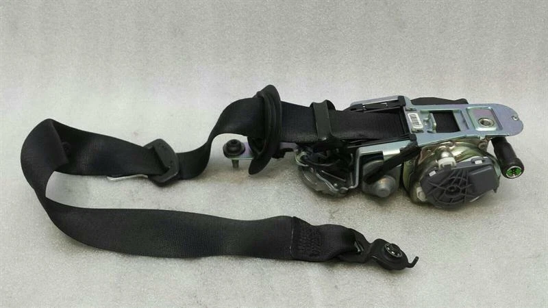 MERCEDES C Class W204 Front seatbelt A2048602686 Sicherheitsgurt Gurt Vorne RE