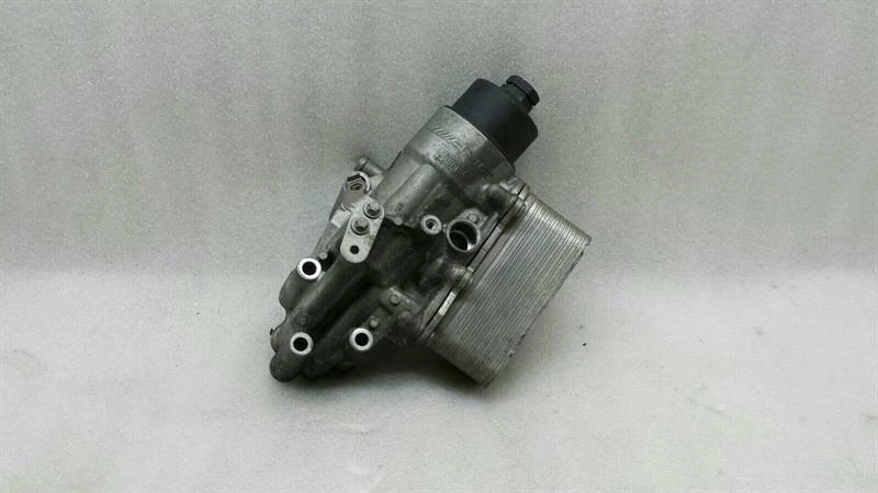 MERCEDES W176 A45 AMG Ölkühler Halter A1331800210 Oil Filter Housing M270
