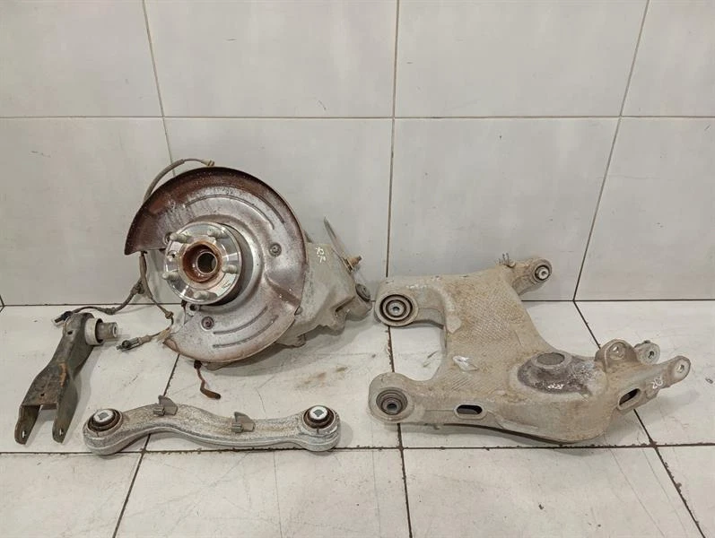 JAGUAR i-PACE X590 EV400 Right Rear Hub T4K9597 Radlagergehäuse Hinten Rechts