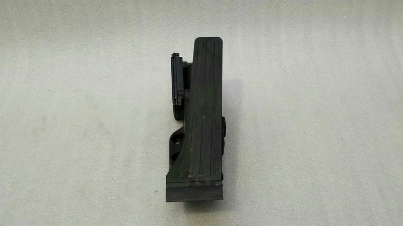 MERCEDES C Class W205 W222  Gas pedal (electrical) A2223002300 Gaspedal