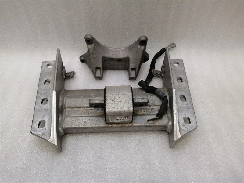MERCEDES SL R231 SL63 AMG Gearbox mount A2312400502 Getriebehalter