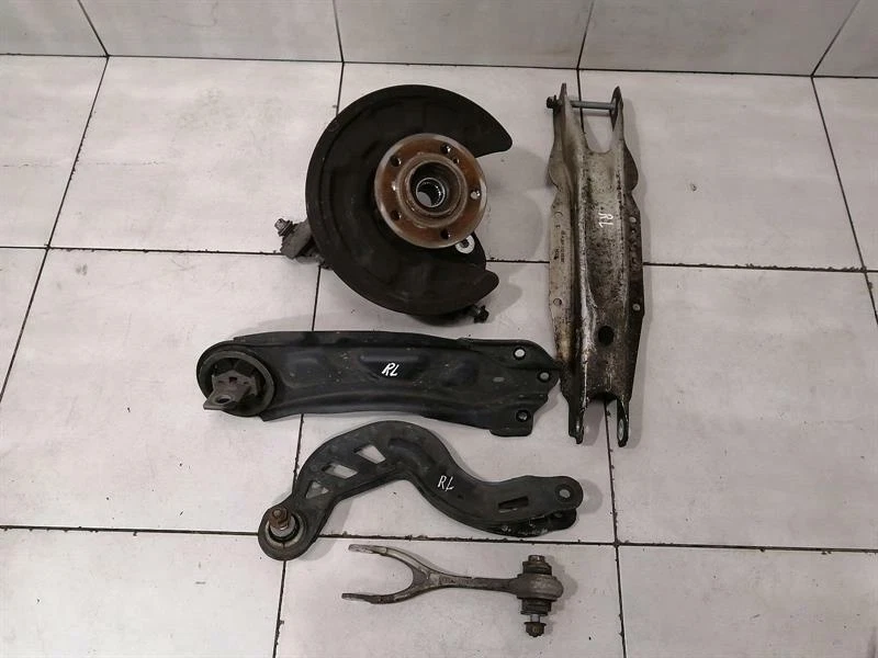 MERCEDES A W176 A45 AMG RLH Hub set A1763500500 Radlagergehäuse Hinten Links