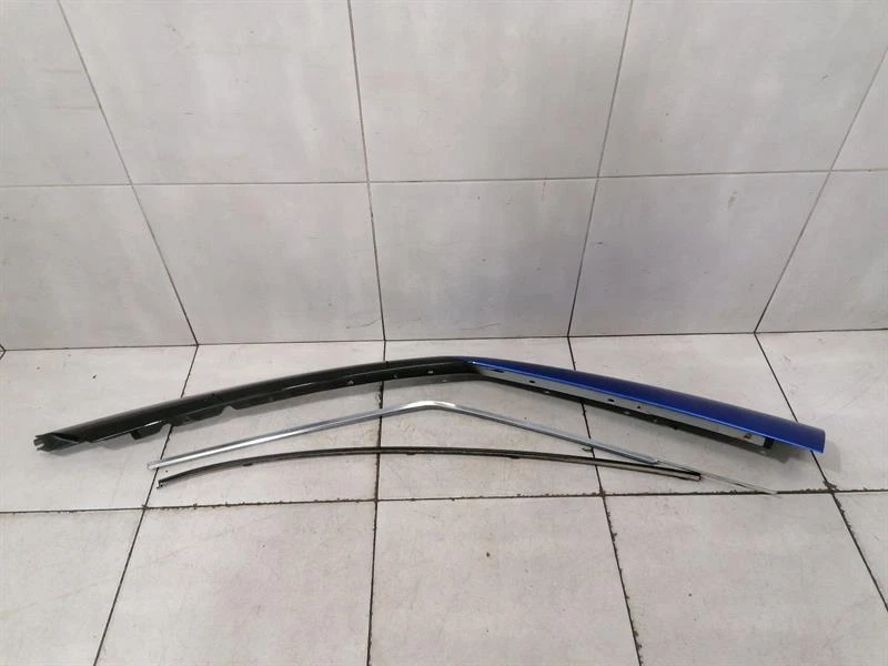 NISSAN GT-R R35 Left Body Moulding set 76837JF00A Links Leiste satz