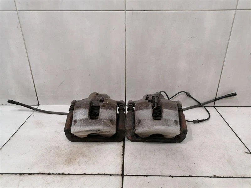 MERCEDES C Class W204 Front Brake caliper Set A2044212381 Bremssattel Vorne Satz