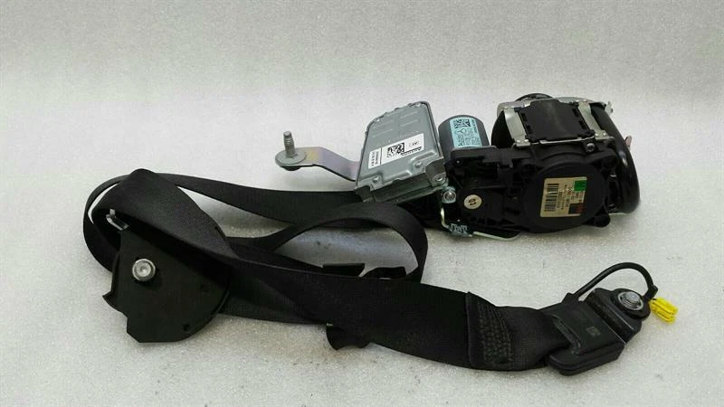 MERCEDES W212 Front Right seatbelt A2128606885 Sicherheitsgurt Gurt Vorne Rechts