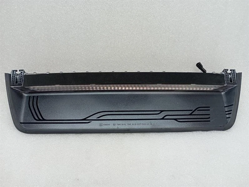 PORSCHE TAYCAN 9J Stop light 9J1945211C Bremsleuchte - Image 2