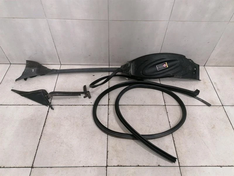 McLaren 570S Spider LEFT WITH SEALS 13A5731CP LINKS - Image 2