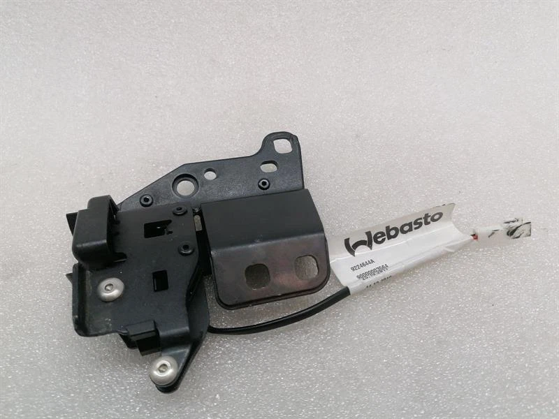 McLaren 570S Spider 9224644A LEFT ROOF LOCK  LINKS DACHSCHLOSS - Image 4