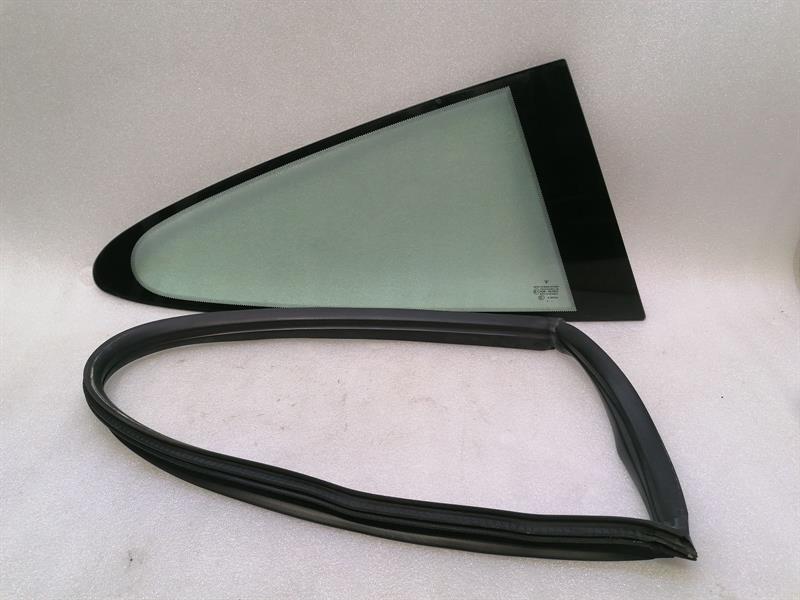 PORSCHE 911 997 Right Rear Quarter Glass 99754311200 Türscheibe ¼ Hinten Rechts